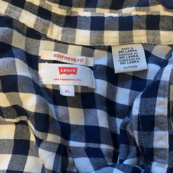 Levi’s black and white flannel - Picture 2 of 3